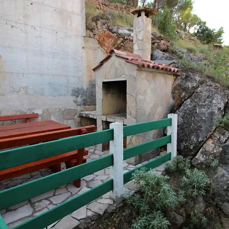 Roza 1-2 * Jelsa (Hvar)