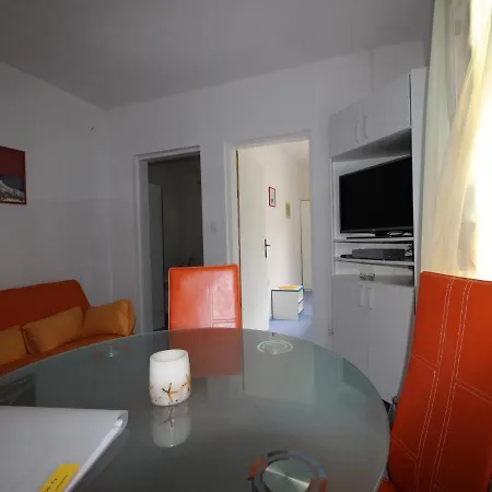 Roza 1-2 Apartment *
