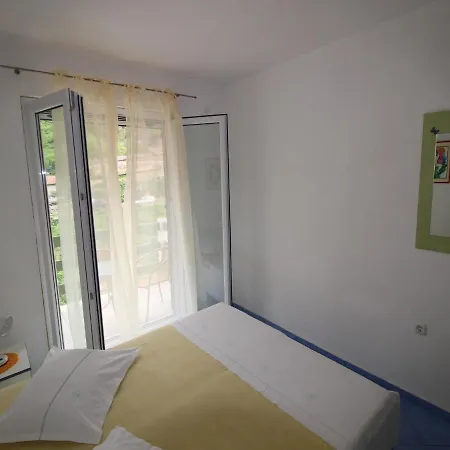 Roza 1-2 * Jelsa (Hvar)